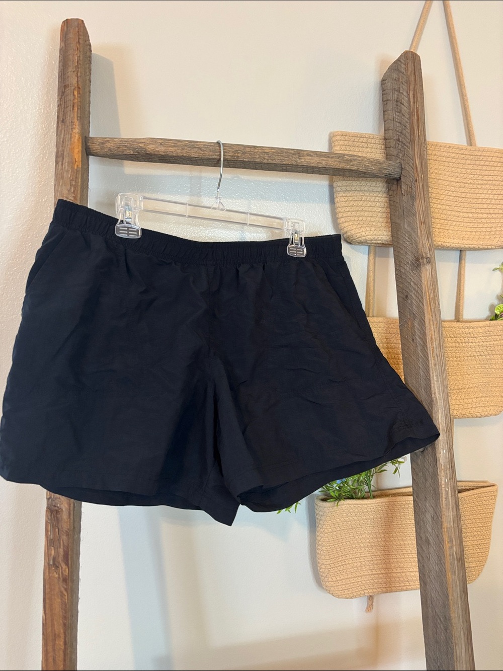 Women's Elastic Waist Columbia brand  Solid Black Shorts